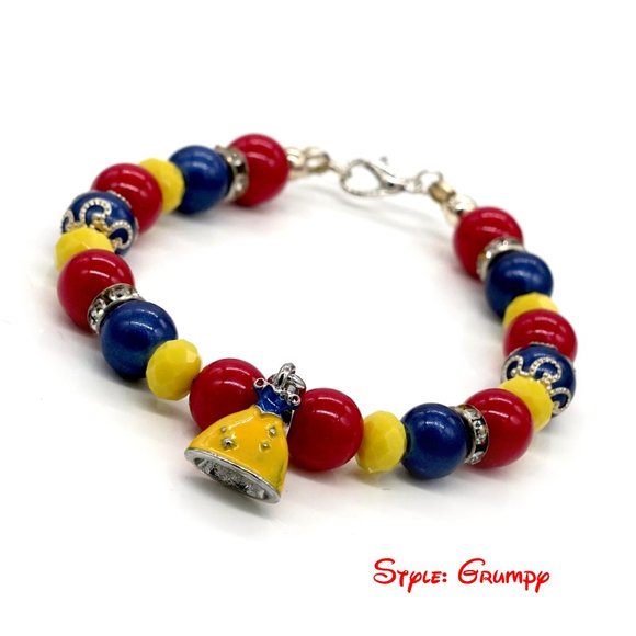 Disney theme bracelets with Snow White figurine included. - Picture 4 of 6